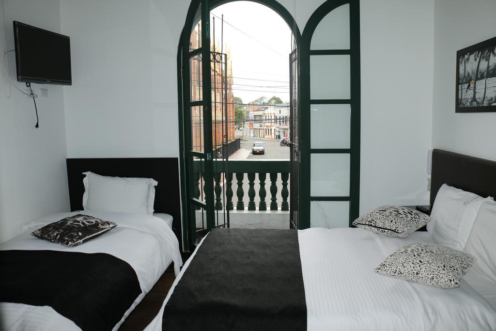 Ayenda La Tua Casa Hotel Bogota Bagian luar foto