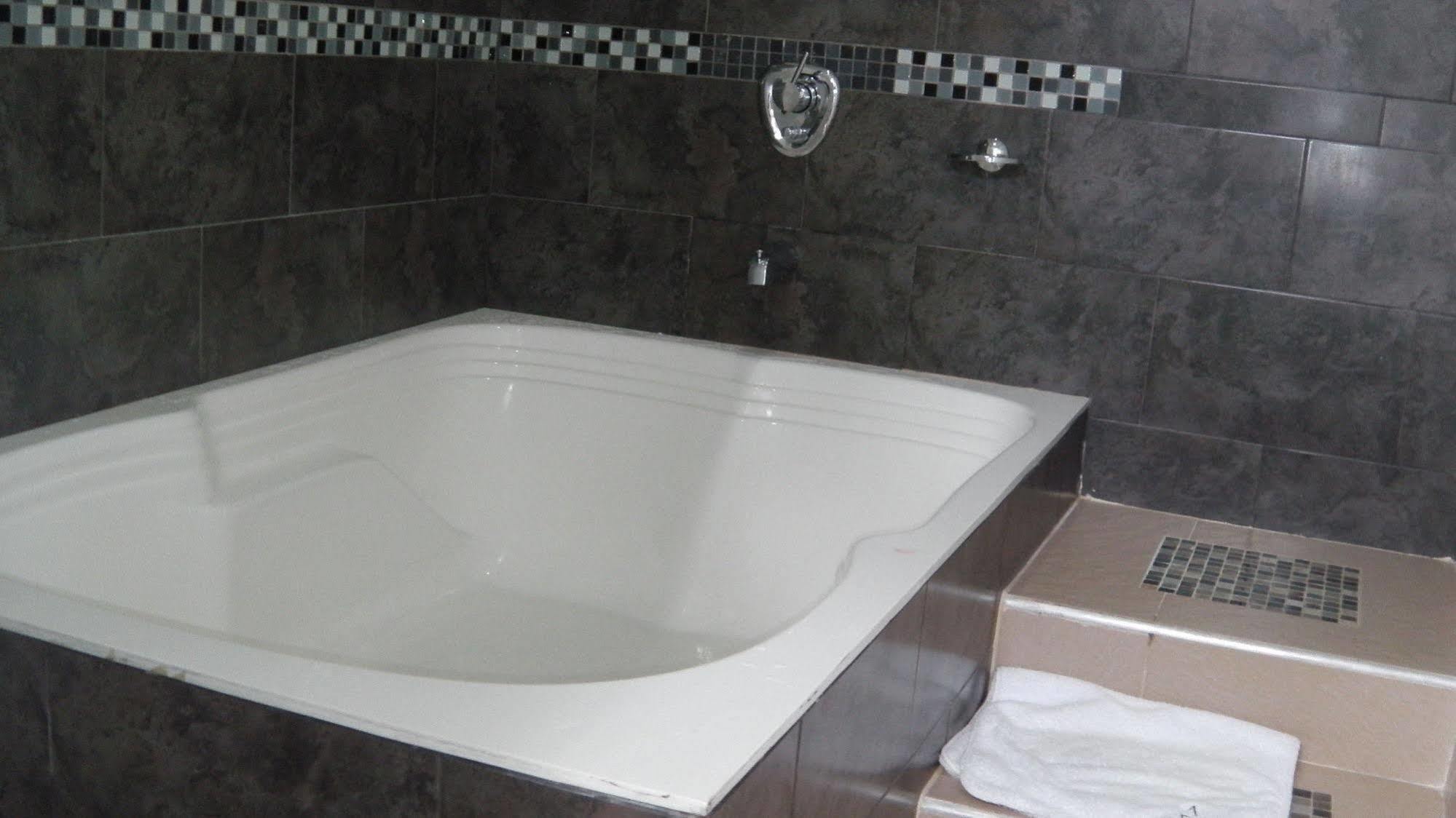 Ayenda La Tua Casa Hotel Bogota Bagian luar foto